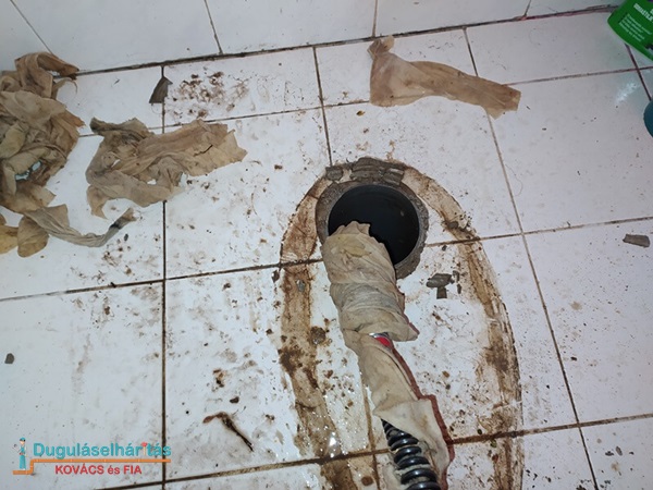 WC dugulás, WC duguláselhárítás - nedves törlőkendő miatt